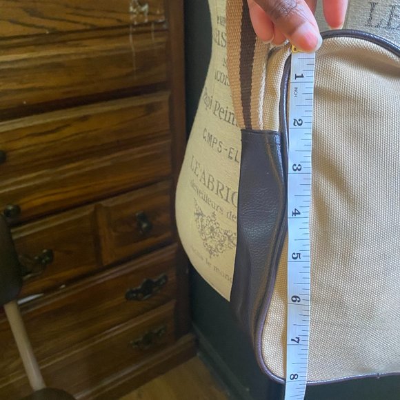 Old Navy tan and brown crossbody messenger bag with adjustable strap - Picture 8 of 9